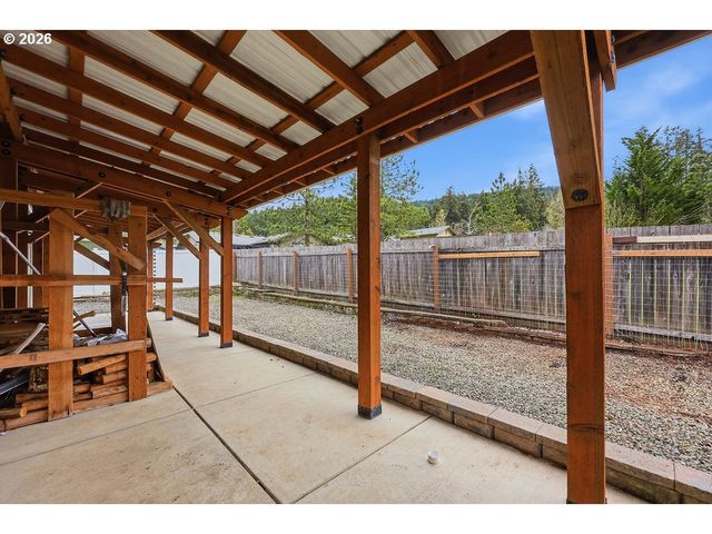 279 S 71ST St, Springfield, OR 97478