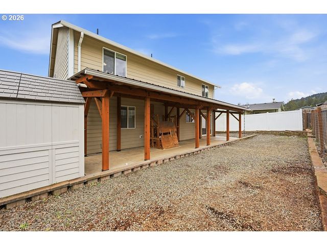 279 S 71ST St, Springfield, OR 97478