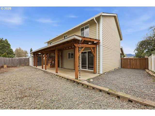 279 S 71ST St, Springfield, OR 97478