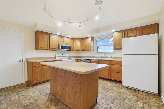 1221 Harmony Lane, Fairborn, OH 45324