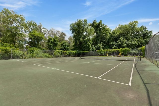 38 Westgate Rd 1, Boston, MA 02467