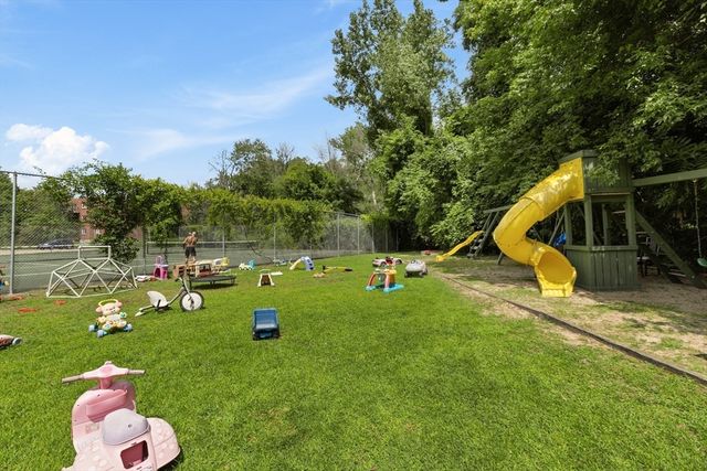 38 Westgate Rd 1, Boston, MA 02467