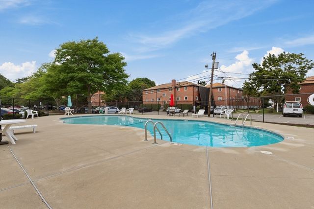 38 Westgate Rd 1, Boston, MA 02467