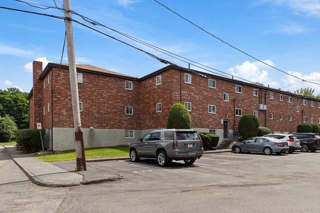 38 Westgate Rd 1, Boston, MA 02467