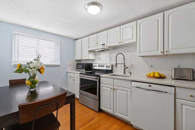 38 Westgate Rd 1, Boston, MA 02467