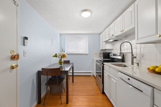 38 Westgate Rd 1, Boston, MA 02467