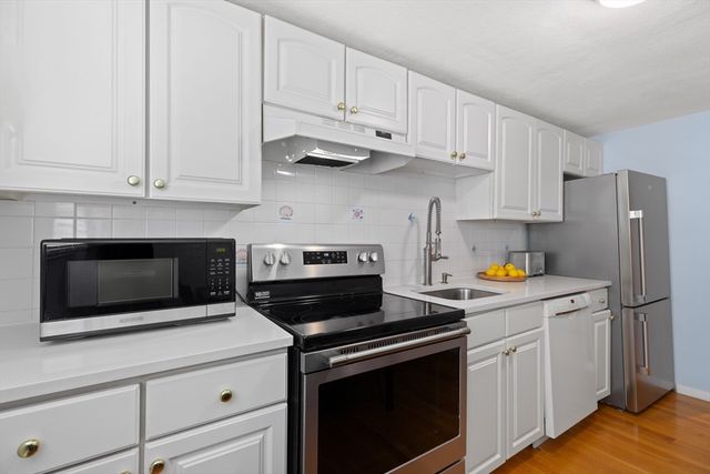 38 Westgate Rd 1, Boston, MA 02467
