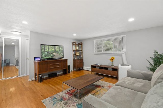 38 Westgate Rd 1, Boston, MA 02467