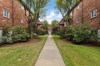 38 Westgate Rd 1, Boston, MA 02467