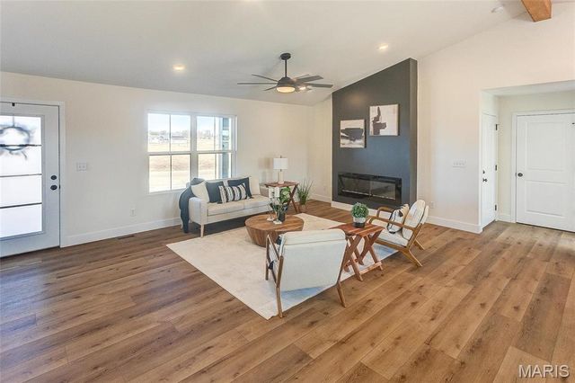 127 Bayport Drive, Moro, IL 62067