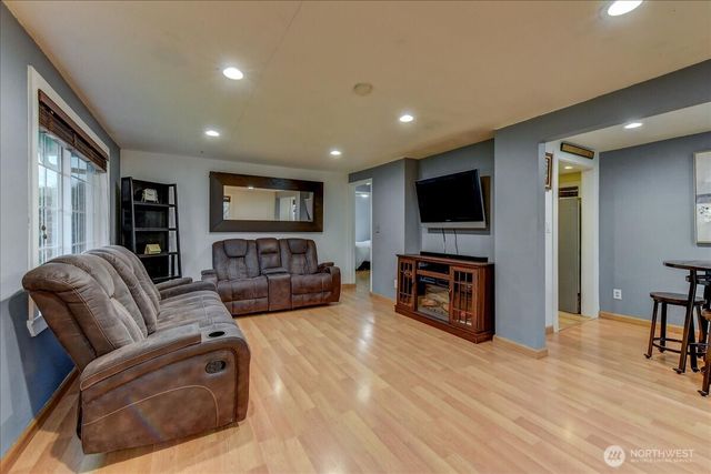 3533 SE 6th ST, Renton, WA 98058