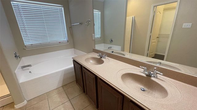 8131 Tierra Del Sol Road, Arlington, TX 76002