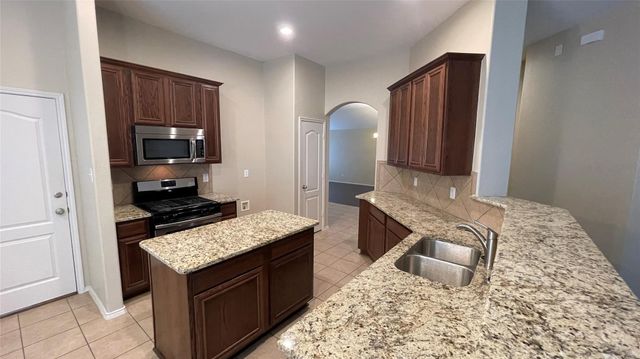8131 Tierra Del Sol Road, Arlington, TX 76002