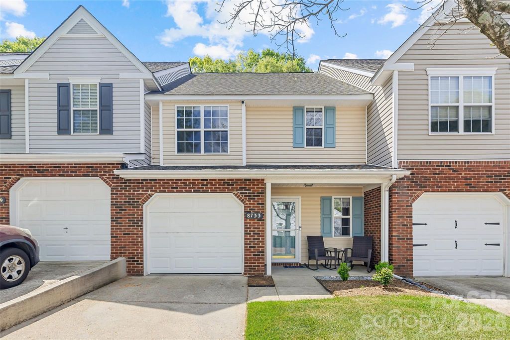 8733 Robinson Forest Drive, Charlotte, NC 28277