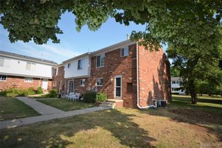 559 Fox Hills Drive N, Bloomfield Hills, MI 48304