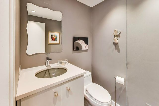 1100 N Lake Shore Drive 27B, Chicago, IL 60611