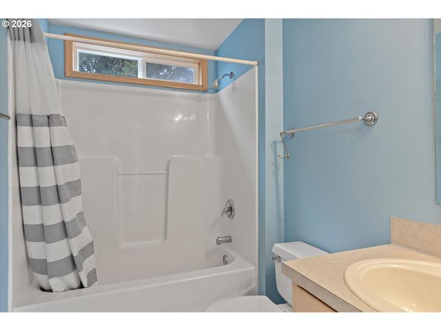 2660 Sw ANCHOR Ave, Lincoln City, OR 97367