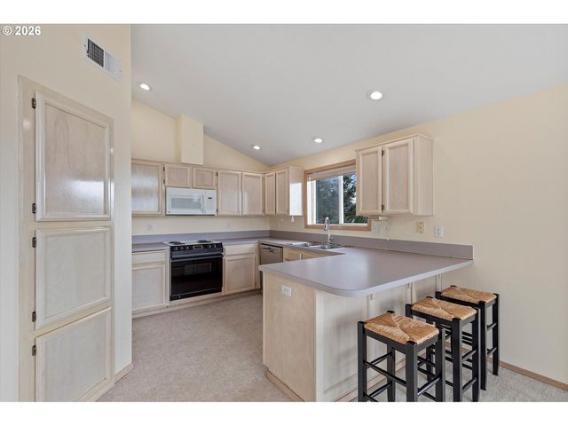 2660 Sw ANCHOR Ave, Lincoln City, OR 97367