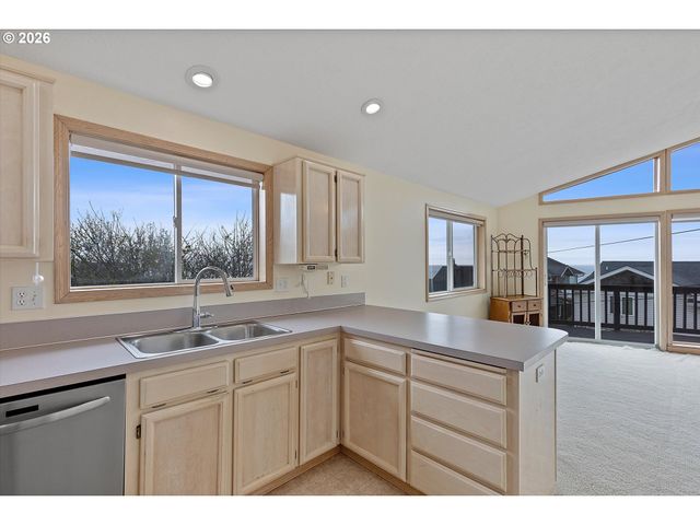 2660 Sw ANCHOR Ave, Lincoln City, OR 97367