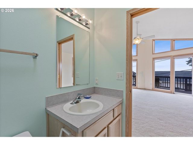 2660 Sw ANCHOR Ave, Lincoln City, OR 97367