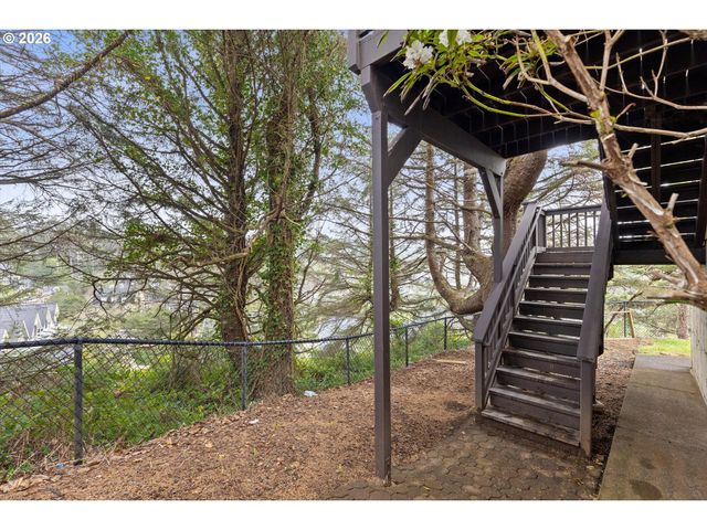 2660 Sw ANCHOR Ave, Lincoln City, OR 97367