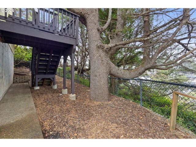 2660 Sw ANCHOR Ave, Lincoln City, OR 97367