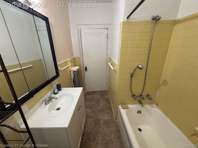 3237 Calvert Street, Detroit, MI 48206