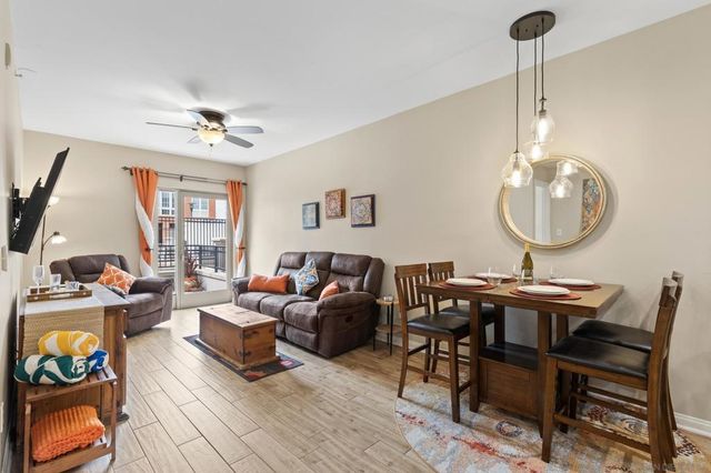 450 J St 3041, San Diego, CA 92101