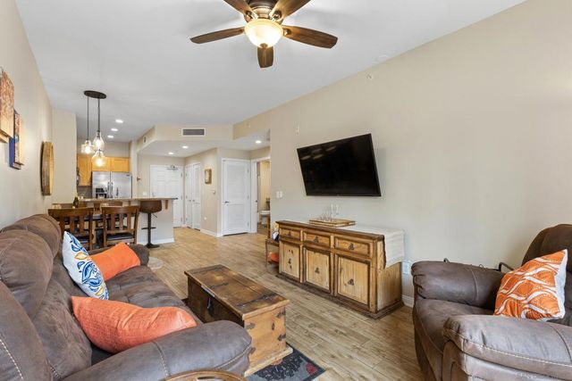 450 J St 3041, San Diego, CA 92101
