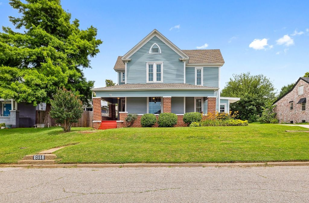 811 S Barker Avenue, El Reno, OK 73036