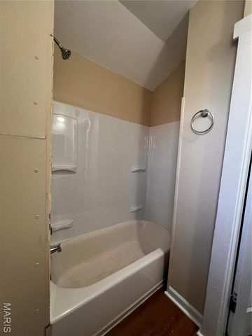 5520 Louisiana Avenue, St Louis, MO 63111