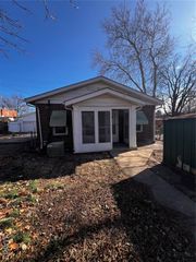 5520 Louisiana Avenue, St Louis, MO 63111