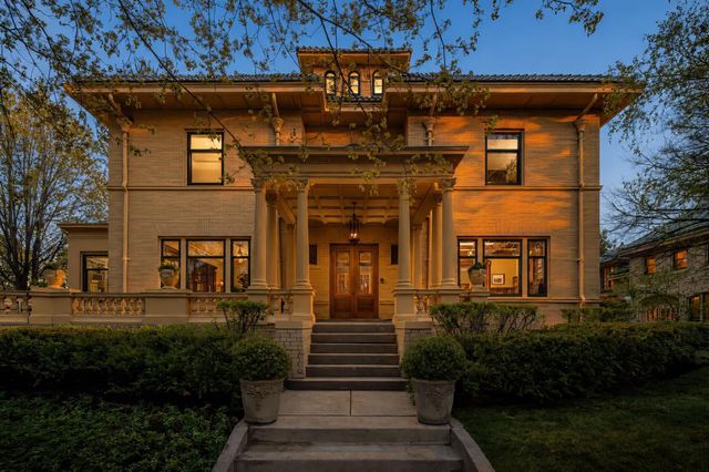 1005 Mount Curve Avenue, Minneapolis, MN 55403