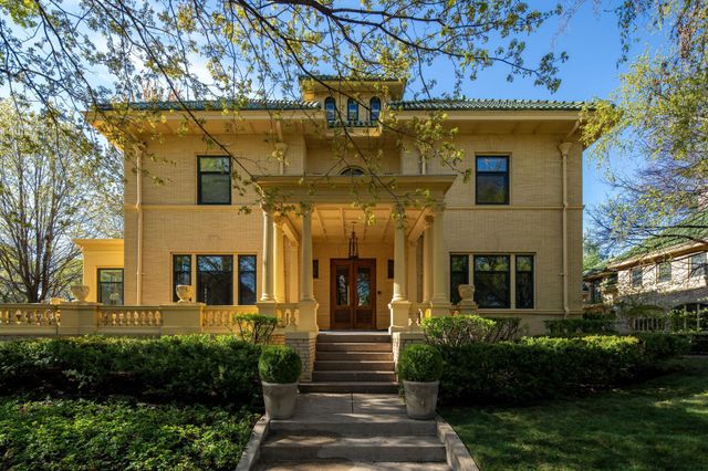 1005 Mount Curve Avenue, Minneapolis, MN 55403