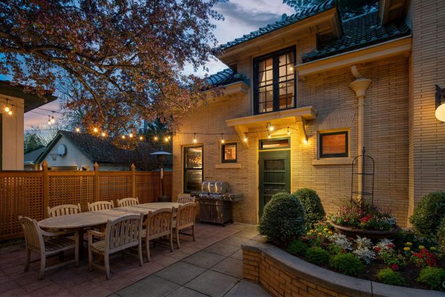 1005 Mount Curve Avenue, Minneapolis, MN 55403