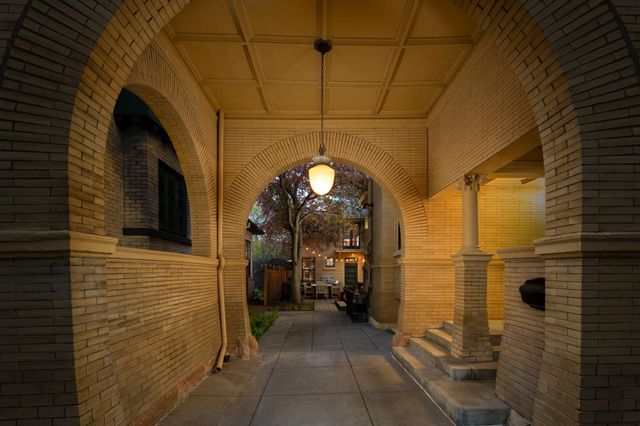 1005 Mount Curve Avenue, Minneapolis, MN 55403