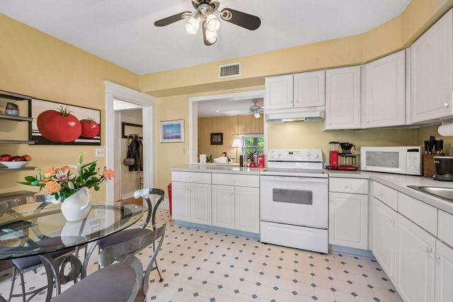 1005 Mount Curve Avenue, Minneapolis, MN 55403