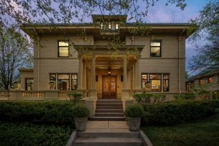 1005 Mount Curve Avenue, Minneapolis, MN 55403