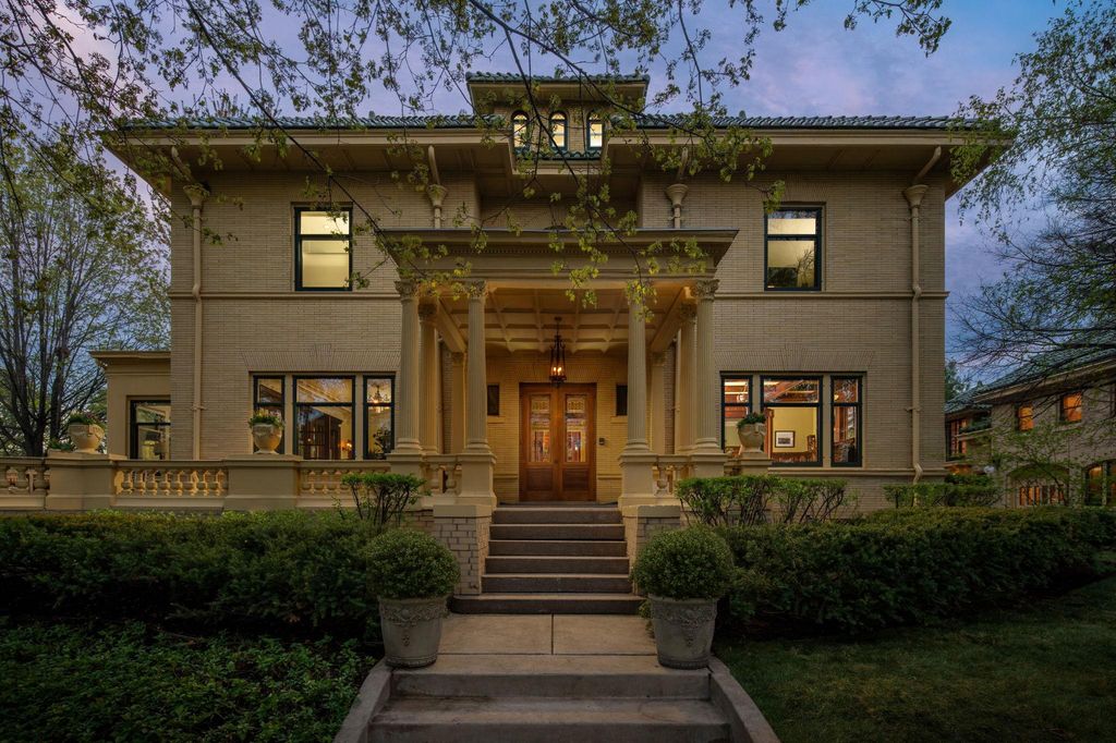1005 Mount Curve Avenue, Minneapolis, MN 55403