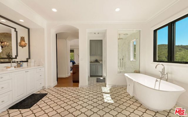 2691 Country Ridge Road, Calabasas, CA 91302