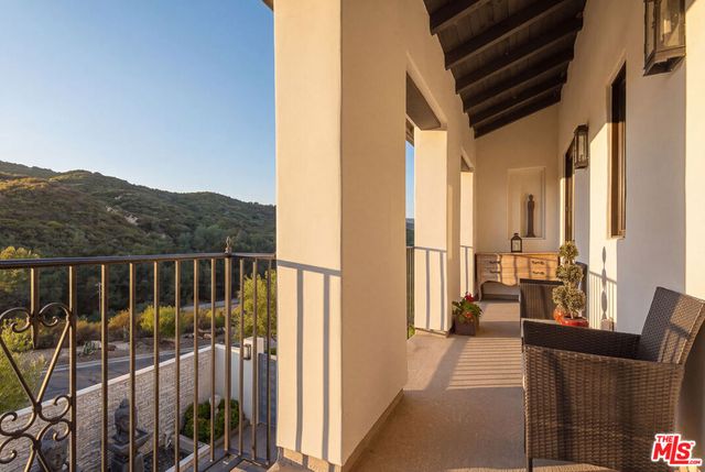 2691 Country Ridge Road, Calabasas, CA 91302