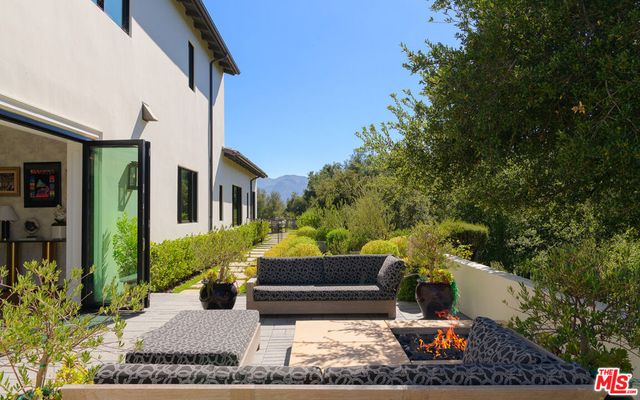 2691 Country Ridge Road, Calabasas, CA 91302