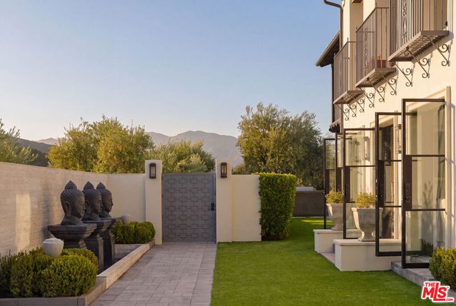 2691 Country Ridge Road, Calabasas, CA 91302