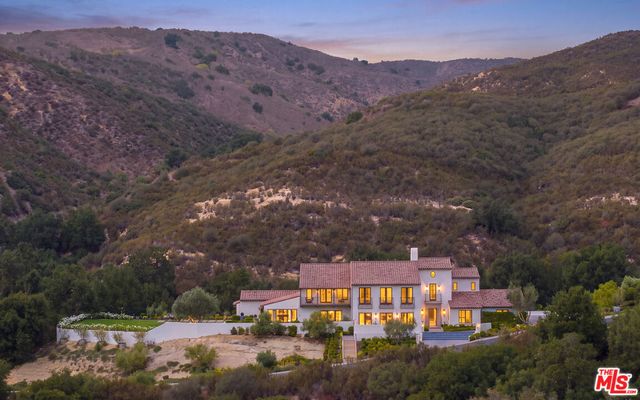 2691 Country Ridge Road, Calabasas, CA 91302