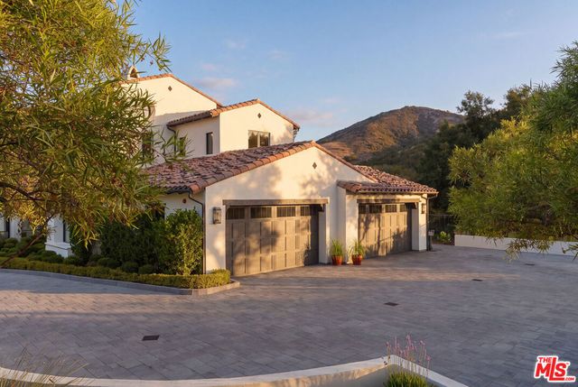 2691 Country Ridge Road, Calabasas, CA 91302