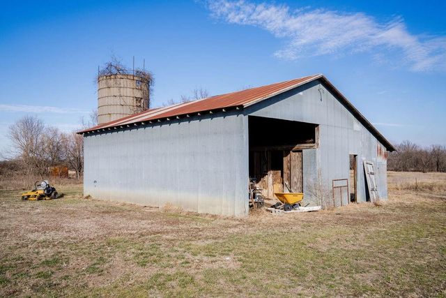 20081 Spring Hill Road, Parsons, KS 67357