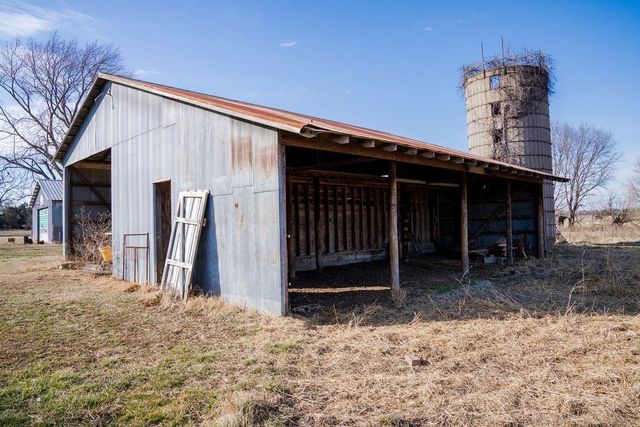 20081 Spring Hill Road, Parsons, KS 67357