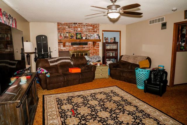 20081 Spring Hill Road, Parsons, KS 67357