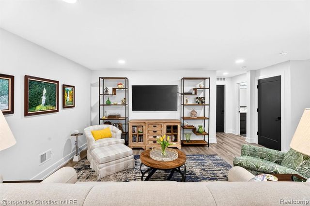 2647 Dorchester Road, Birmingham, MI 48009