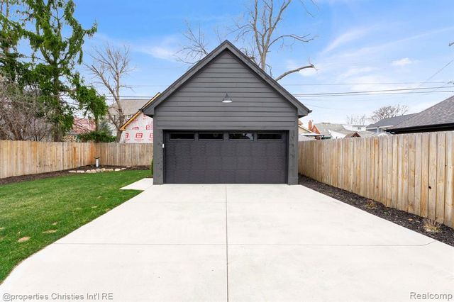 2647 Dorchester Road, Birmingham, MI 48009